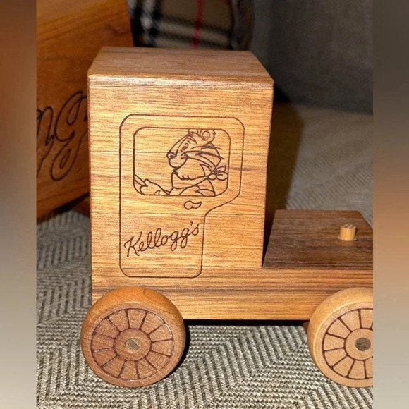 VTG Kellogg’s Cereal/Kellanova Toystalgia 1983 Wooden Train Coin/Piggy Bank Toy - Picture 3 of 9